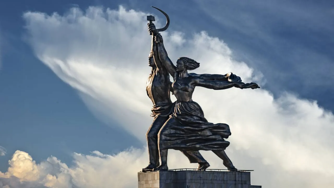 VDNKh park excursion